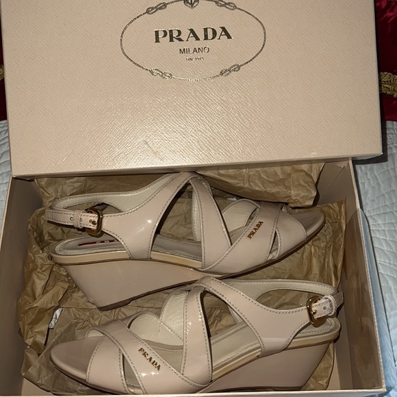 Authentic Prada logo sandals - Picture 12 of 13